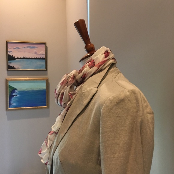 Classic fashion statement Linen blazer - Picture 2 of 5